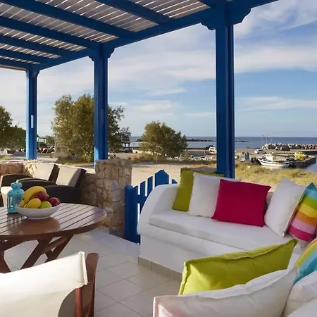 Alexandros House מלון